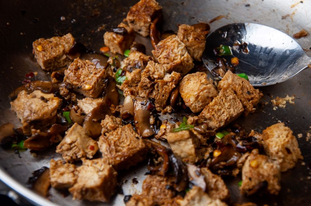 Sauté the tofu and mushroomsusing olive or cooking oil