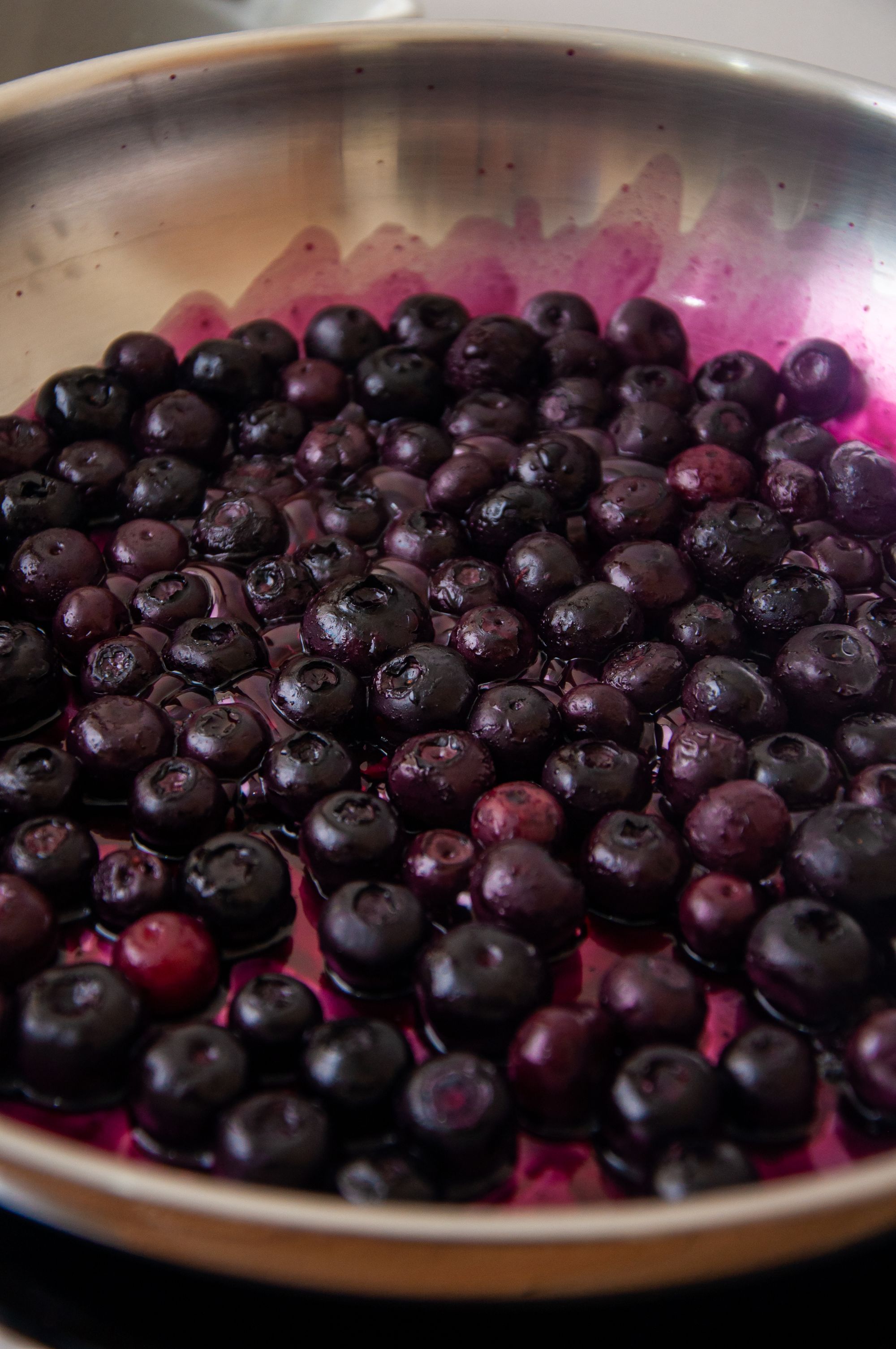 Thawing frozen blueberries