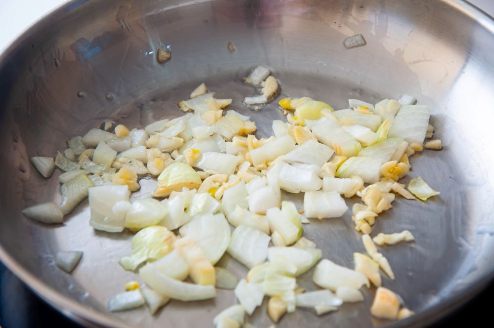 Sauteing garlic and onions