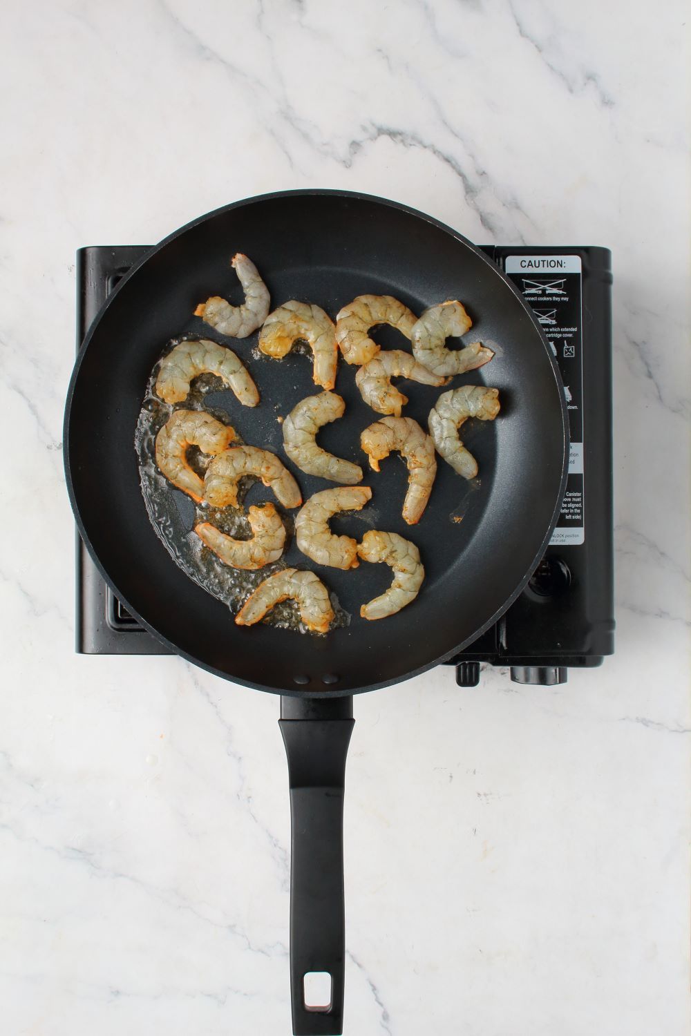 Frying the shrimp 